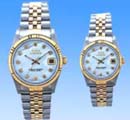 Gift idea for new wed couple huge online catalog direct offering golden round edge fashion watch set with golden silvery band design. 