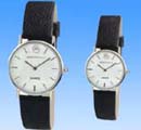 Fashion jewelry suppliers direct import wholesale shop offering round face fashion watch set with black leather band design. 